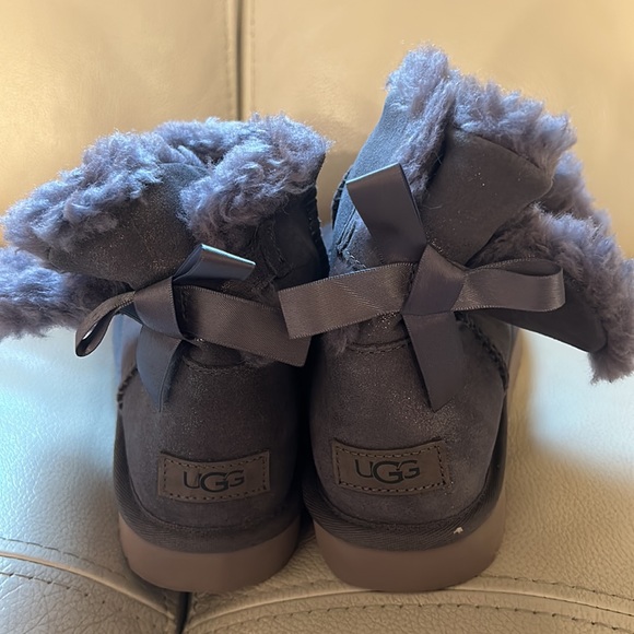 UGG Shiny Bailey Bow Boots - Picture 5 of 6